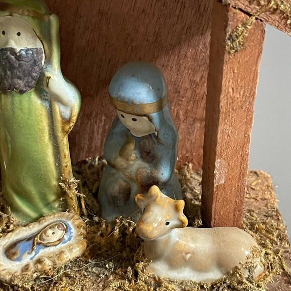Vintage Nativity scene 6 porcelain figures wood stable miniature - Picture 4 of 5